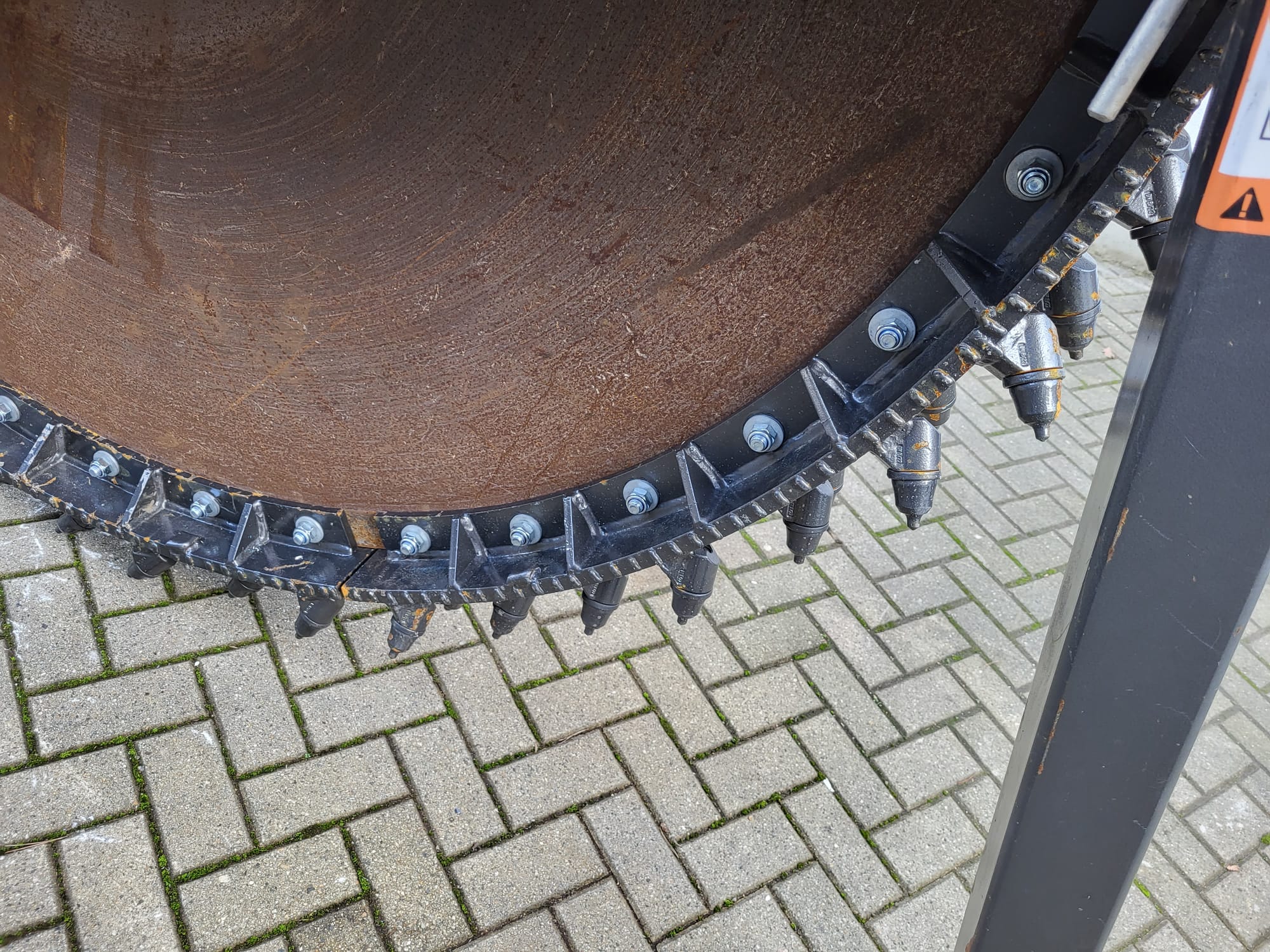 Stehr SGF1000/25 mit sichtbarer Fräslinie im Boden